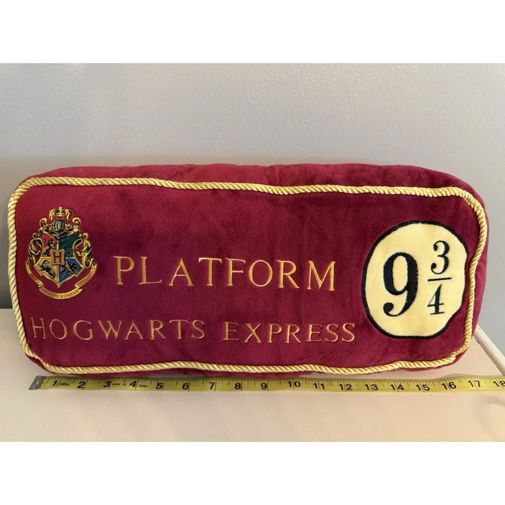 Harry Potter Platform 9 3/4 Hogwarts Express‎ Pillow 16
